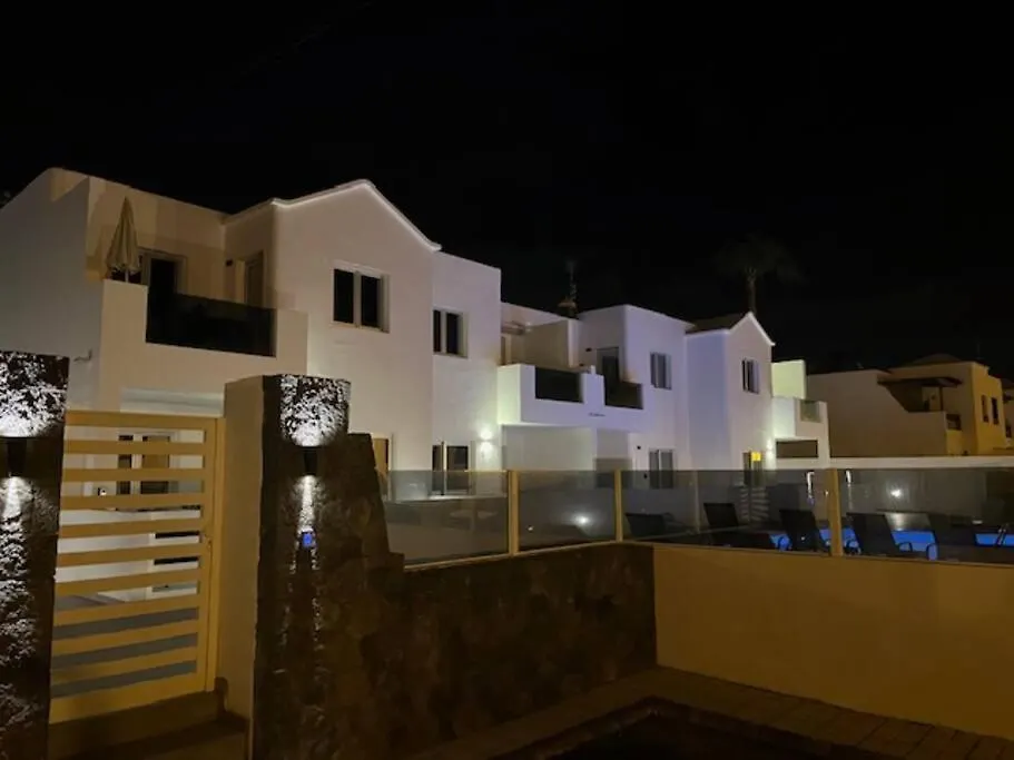 Apartment Casa Ocean Bliss - 2 Bedroom Apt On Rociega 35 Complex - Perfect Location Near Casino And Beach Puerto del Carmen