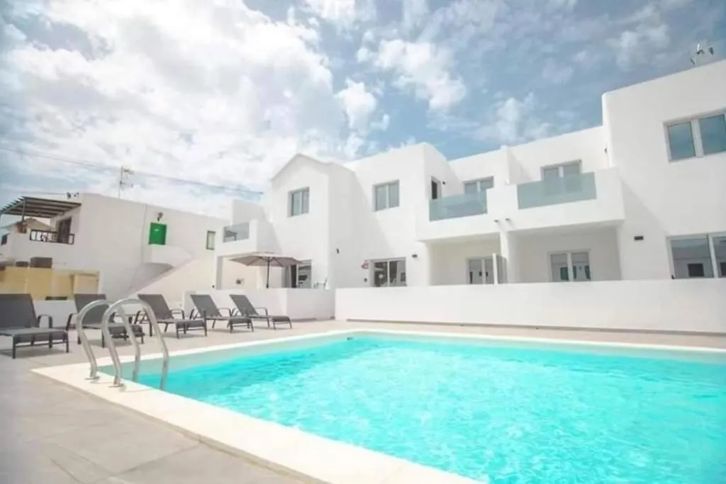 Casa Ocean Bliss - 2 Bedroom Apt On Rociega 35 Complex - Perfect Location Near Casino And Beach Puerto del Carmen